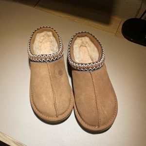 Ugg Women's Tasman Slippers in Chestnut